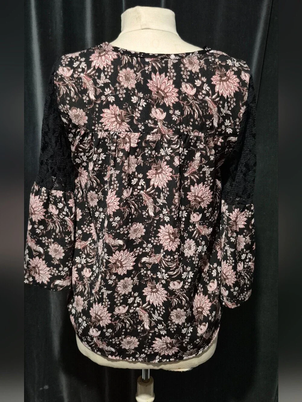 Knox Rose Black Button-Front Floral Top with Pink Print (Box B) - Picture 4 of 9